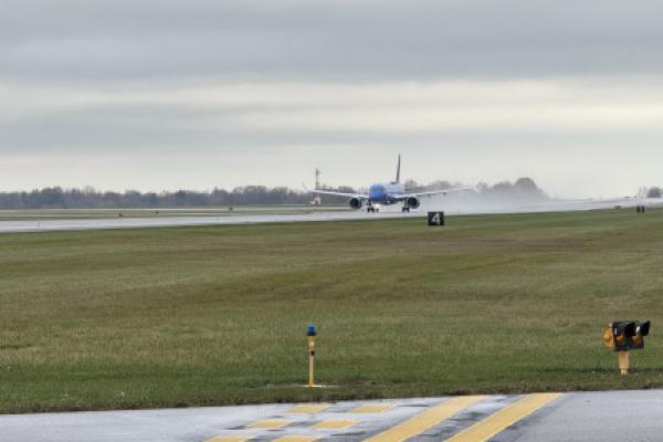 plane landing